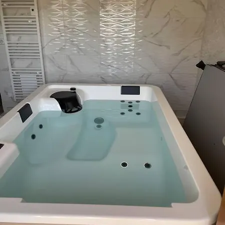 Du Verre Au Sabot 5 étoiles Avec Privatif Сasa de vacaciones *
